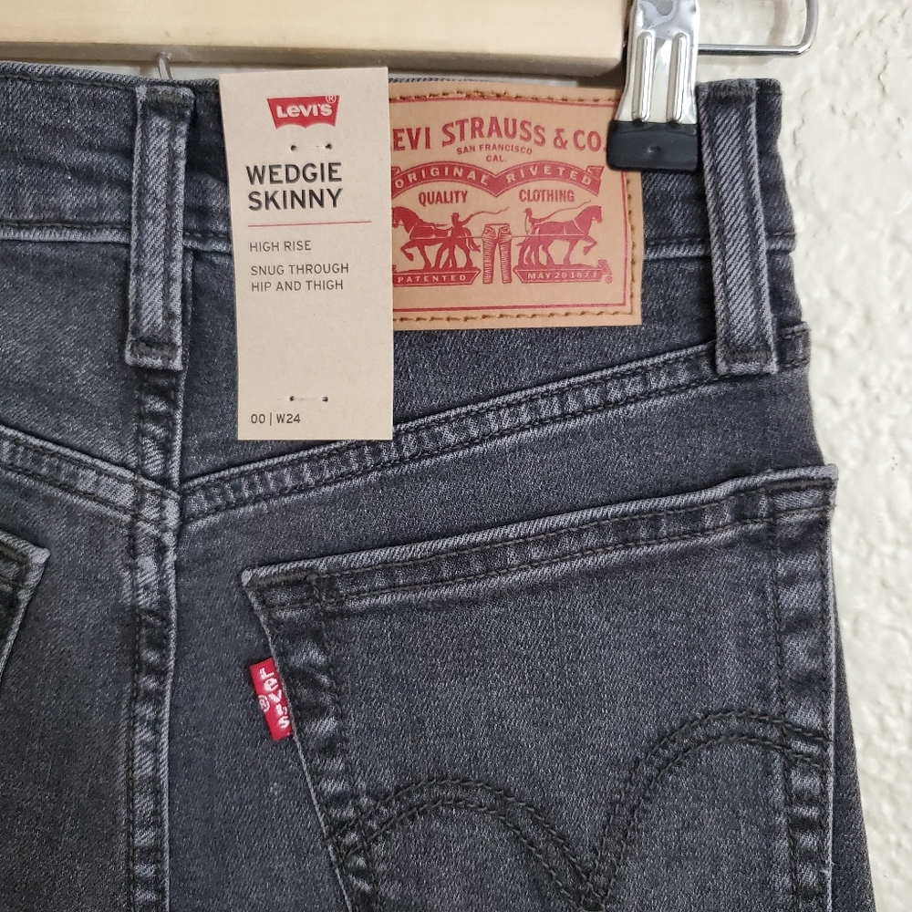 Levi's Wedgie Fit High Rise Skinny Jeans - Picture 3 of 5